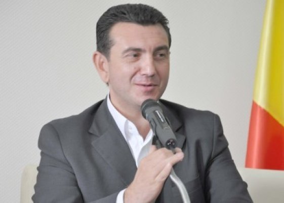 Palaz îi face plângere penală lui Constantinescu pentru referendum